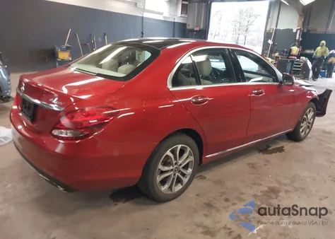 2018 Mercedes-Benz C 300 4Matic z USA, uszkodzony, nr VIN WDDWF4KB2JR314167